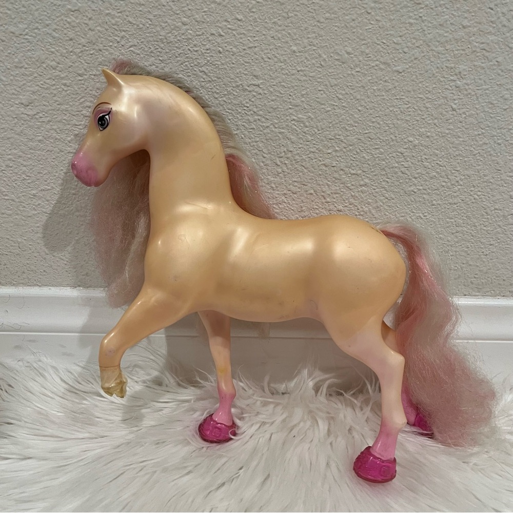 Mattel Barbie Pink Horse Broken Leg - TLC